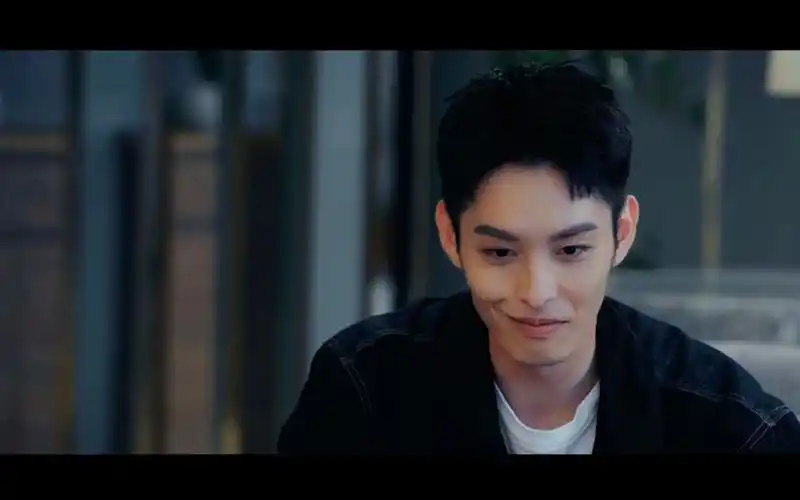 谁懂啊!这个笑,这个抬头,这个思索,也太撩了 #曹佑宁