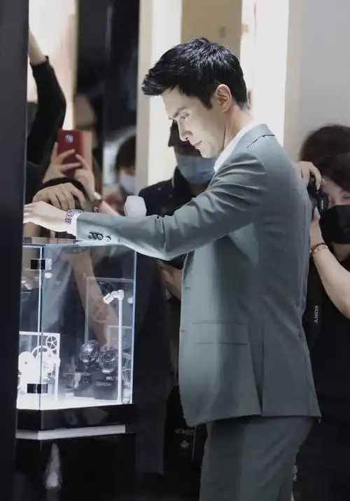 另高伟光感觉动态还真是比静态好看