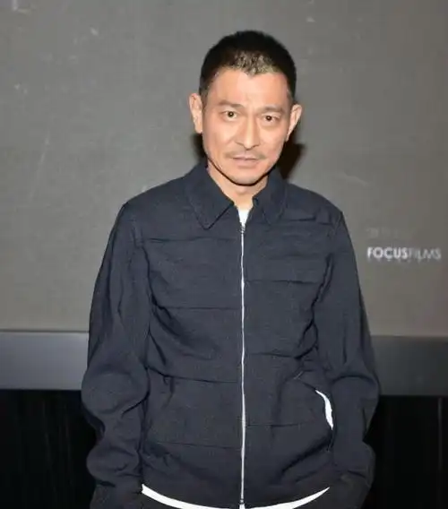 刘德华真的老了!近照曝光他瘦成这样,一场大病让他苍老了10岁