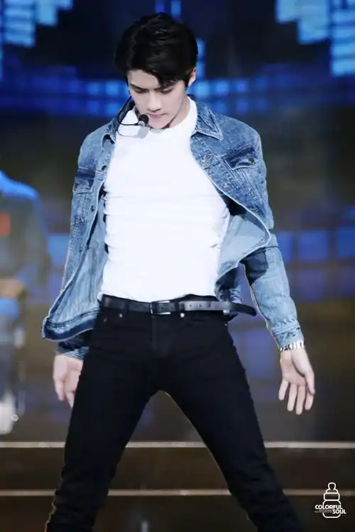 exo吴世勋舞台炫酷舞姿集结号