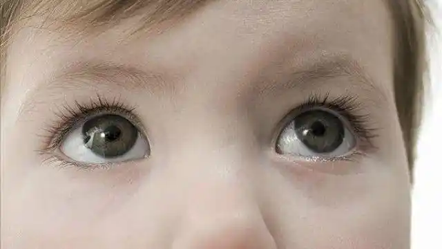 宝宝瞳孔又黑又大是病吗?千万别陷入这种误区,妈妈你自己看