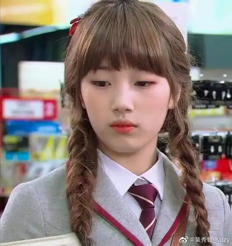 那我放点裴秀智出道前的照片吧,"削骨"纯粹是恶.