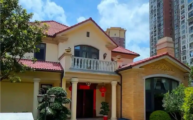 长沙有天有地的别墅,387平大独栋,大院子 两亩莲池,外地户口可买09