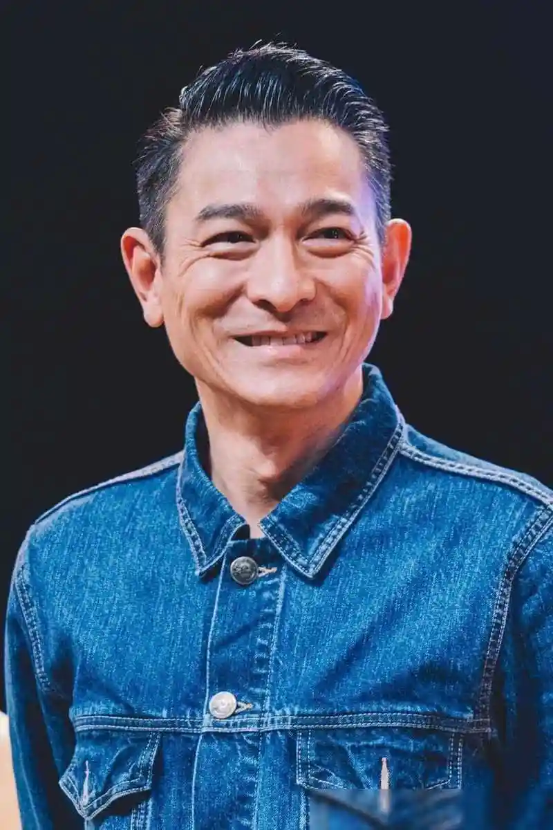 刘德华满头白发显老态,网友感叹:华哥该好好休息了!