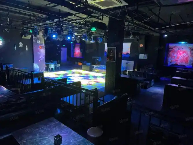 【4图】优享 水木花都东门临街营业中蓝贝壳酒吧对外转让,伊犁伊宁市