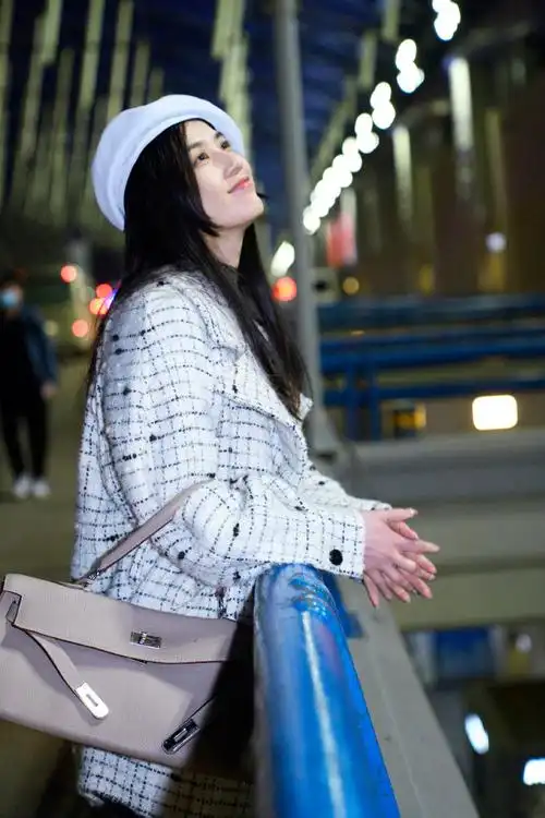 黄圣依出发巴黎时装周##黄圣依巴黎时装周出发图