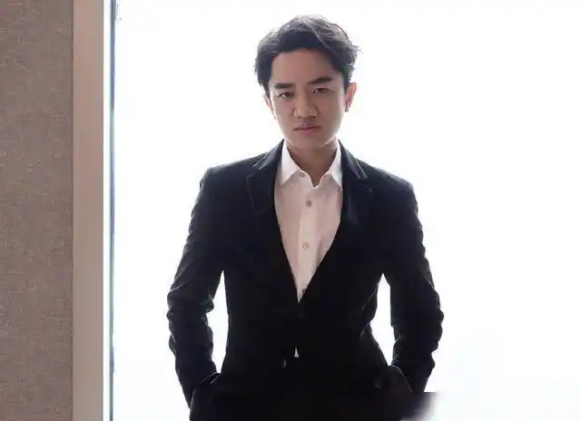 复制粘贴?王祖蓝老婆与女儿童年照对比,除了鼻子几乎一模一样