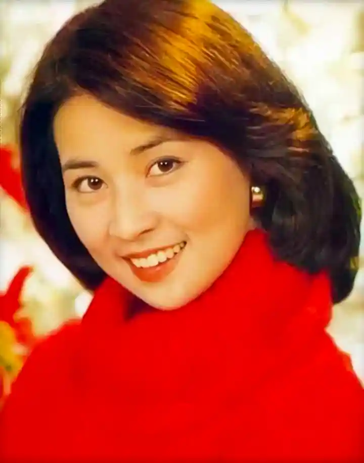 成龙与林凤娇隐婚却又不知收敛地爱上钟楚红