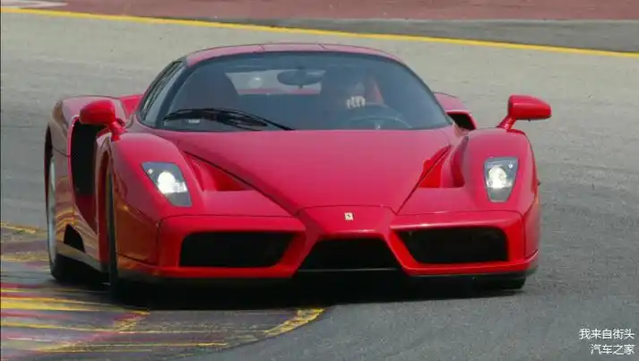 世界经典限量超跑 法拉利enzo 在公路失控撞毁,车主损失惨重!_车家号_
