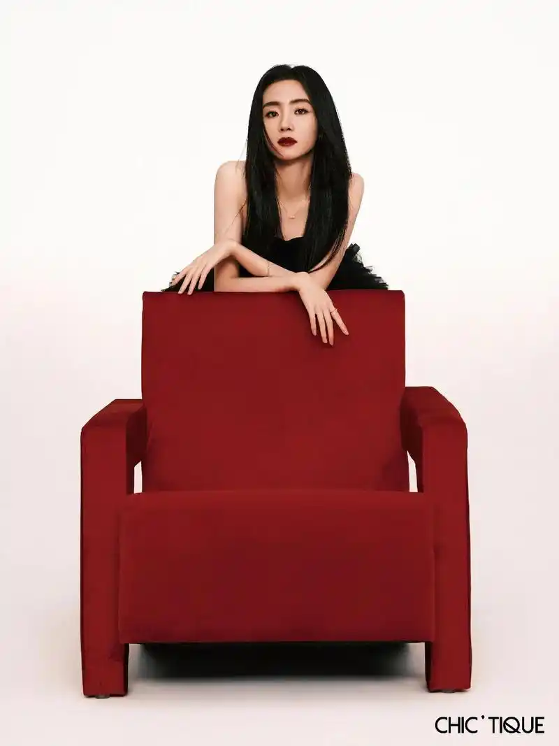 胡冰卿丨持续新生.游憩在湖溪山水之间,感受丝丝细雨氤氲着江南 - 抖