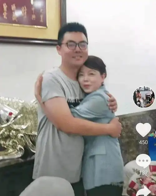 许敏即将返程:奇奇不舍奶奶,看着儿子一家,她眼里总是充满泪水|郭威