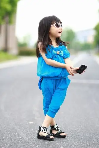 再发一组女儿的照片,妈妈第一次出镜,请高手指点照片!