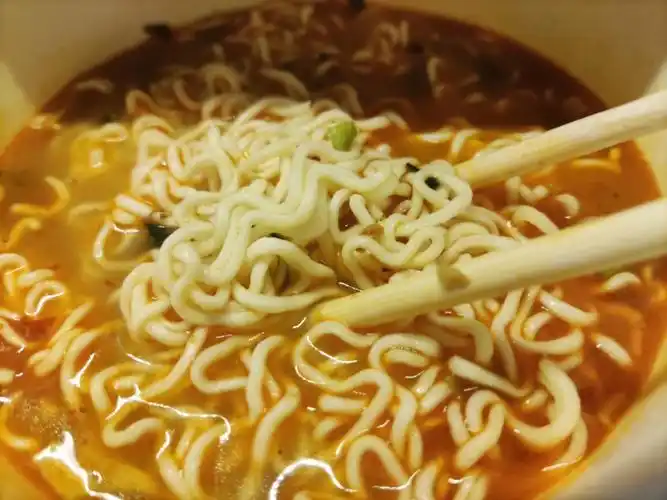 泡泡面啦24酸豆角排骨面