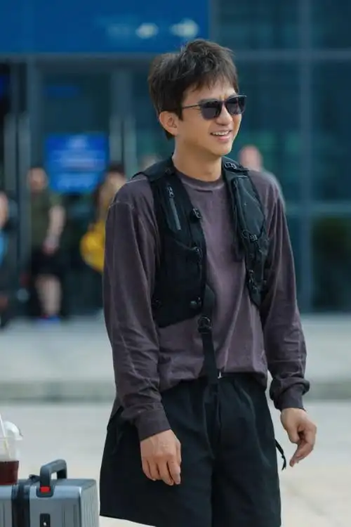 邓超超话语言是害怕的,行动是入水的,姿势是喜感的,笑容是完美的#邓超