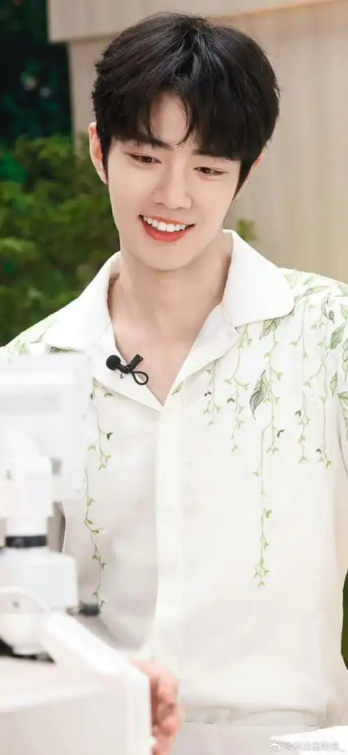 直播造型#xz#肖战#    我的白马王子,他像是美神的化身,清纯而优雅,让