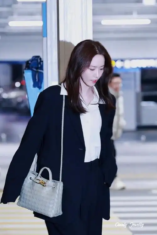 林允儿电影2点的约会#06#林允儿yoonite#  240229 林允儿仁川机