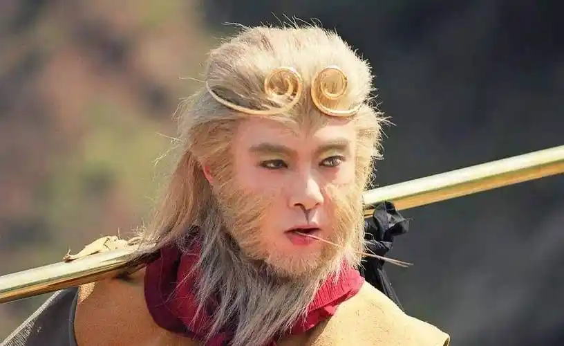 看过的人都知道当年的tvb版本的《西游记》第一部是张卫健主演的,甚至