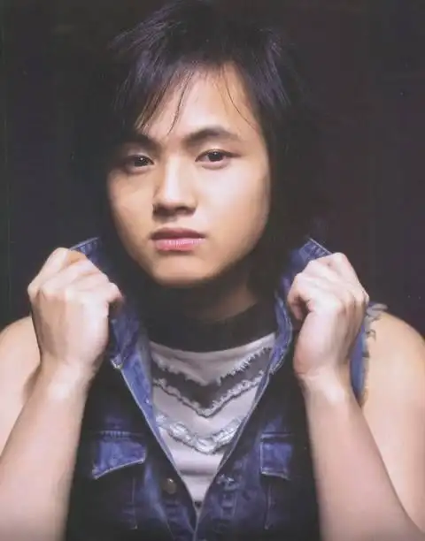 郑源的《别无所求》真心爱过别无所求也许这一辈子都不会再见了吧