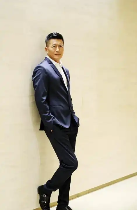 回顾高曙光:与江珊离婚后,51岁闪婚娶小16岁女富豪52岁再当爸爸