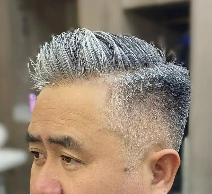 气质大叔必备发型:油头 花白头发配油头,真绝了,看着很有感觉