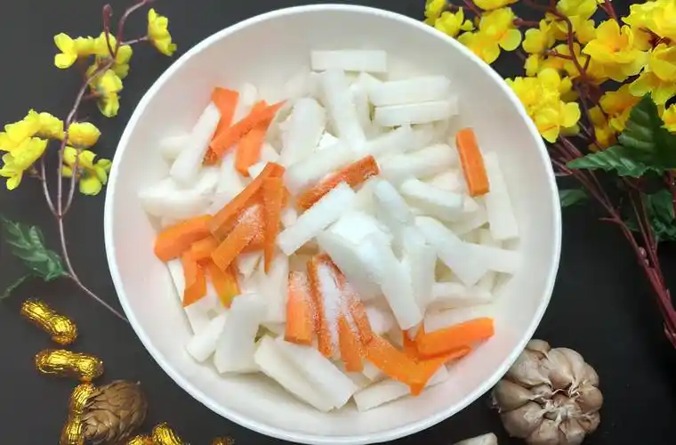 原创厨房新手练手菜清脆爽口的酸萝卜3个步骤在家轻松搞定