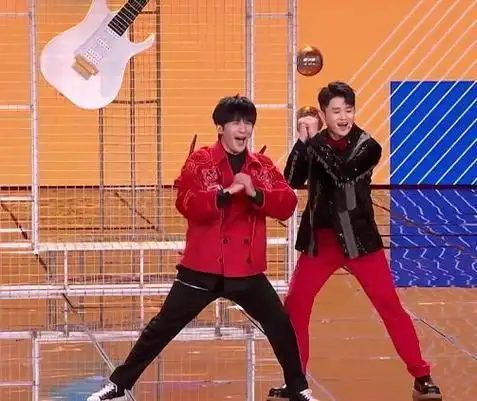 大张伟春晚"糗"上热搜,拒绝黄小蕾选择经纪人,他是否清醒?