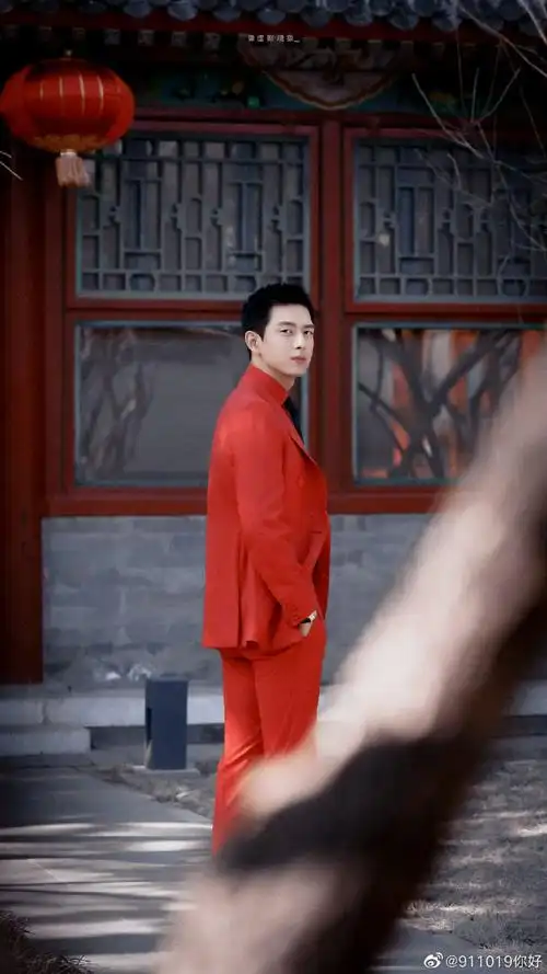 李现央视春晚# lx#李现奔跑的青春# 男孩. 来自911019你好 - 微博