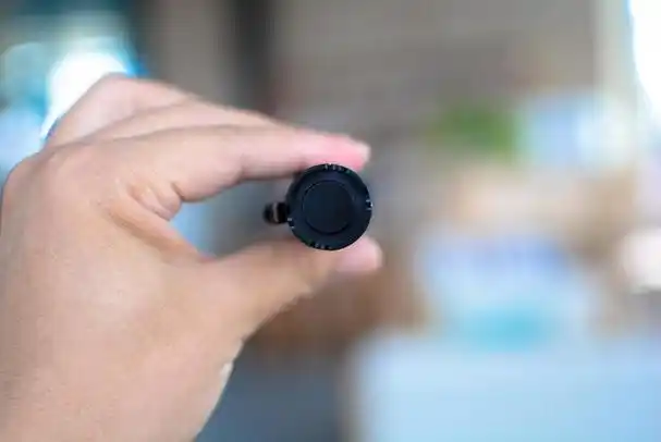 是目前智能手机普遍标配了闪光灯可以当作手电使用,但是专业的手电筒