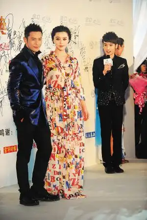 范冰冰和黄晓明亮相.    本报记者 苏建强 摄