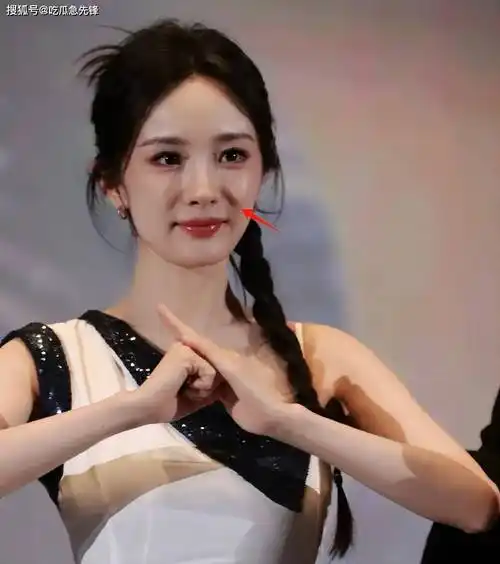 原创37岁杨幂对比36岁赵丽颖骨相老去和皮相老去的差距一目了然