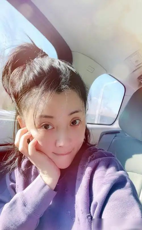 晒晒殷桃的生活照家中装修简约温馨网友对你的美一无所知