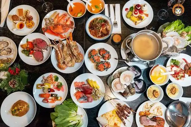 去五星级酒店吃自助餐,感觉唇齿在一顿饭的时间里便游弋了各界美食