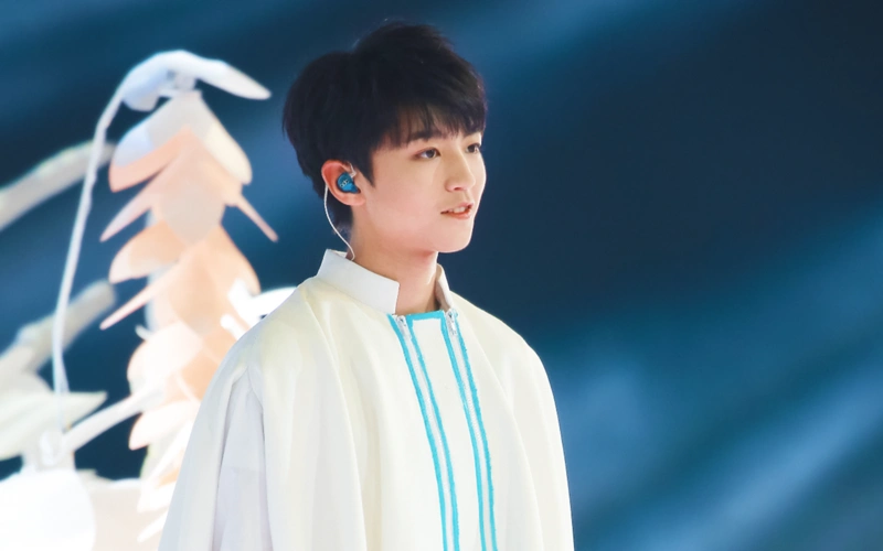 帅气小鲜肉王俊凯壁纸_tfboys组合帅气的队长