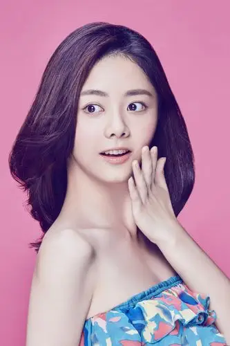 活力少女谭松韵粉嫩写真图片