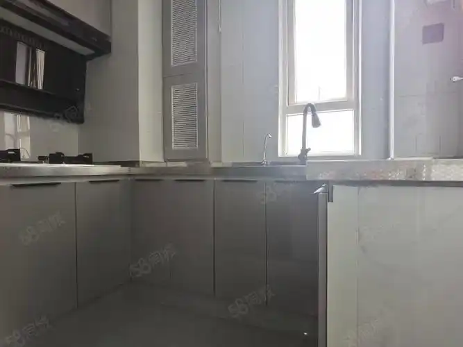 西咸大厦高新一中阳光荟巴塞阳光对面沣太花园精装三室空房出租