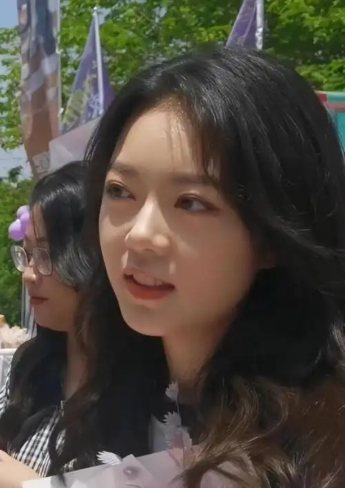 赵今麦的生图让我明白这种脸型现实看很一般但上镜真的很美