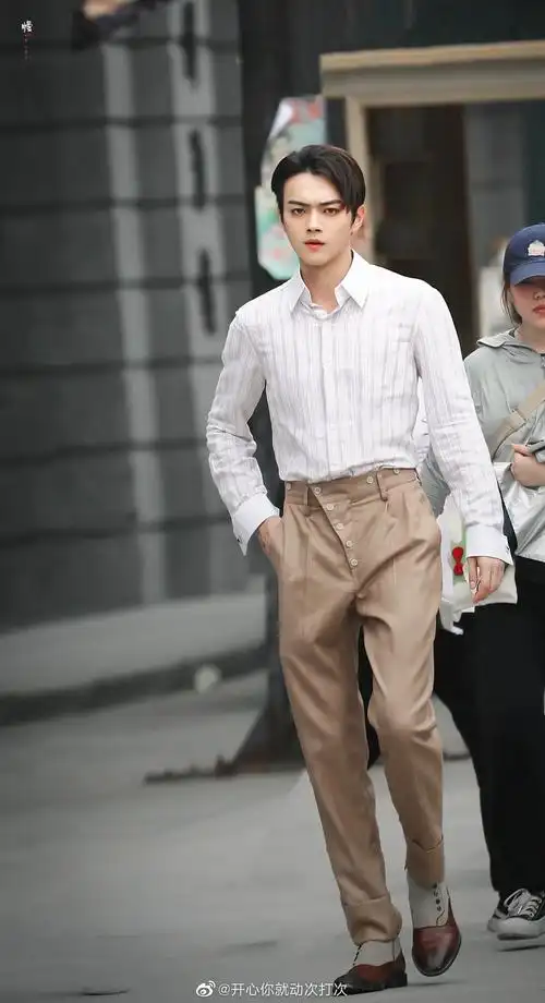 许凯最新的路透图好帅啊民国贵公子本人就是说