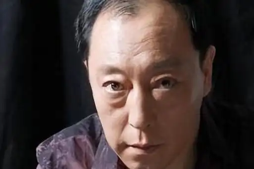 63岁倪大红疑在湖南养老!深夜与美女惠英红逛街,举止亲密感情好