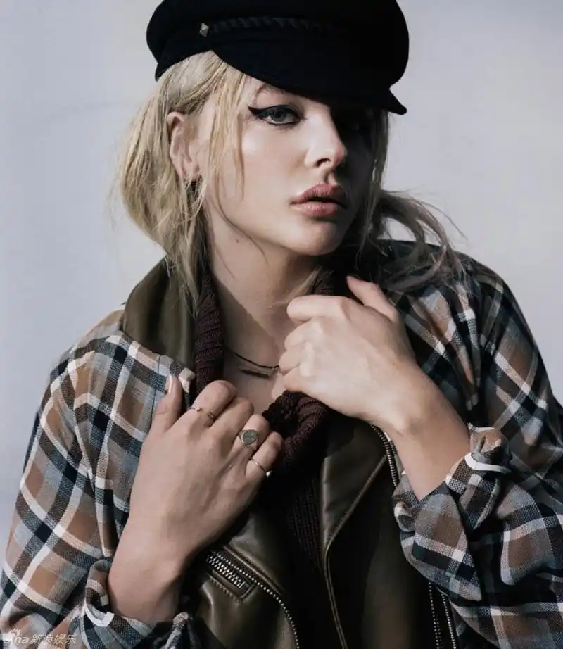 超杀女莫瑞兹性感出镜展现妖冶之美