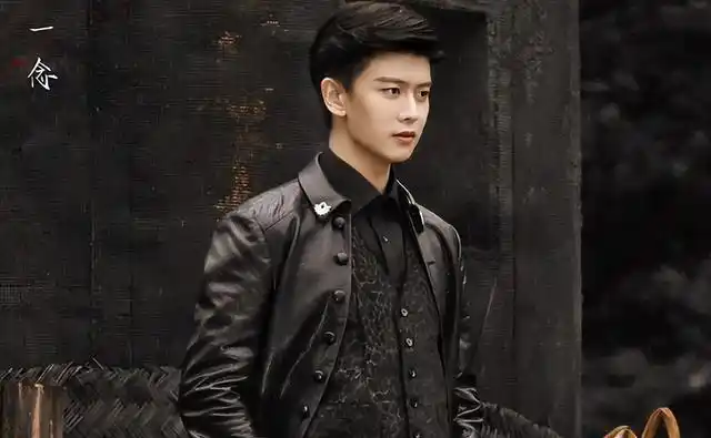 娱记阳阳爆料任嘉伦婚内出轨,吐槽其新歌拉踩同行|鹿晗|娱乐圈|杨颖