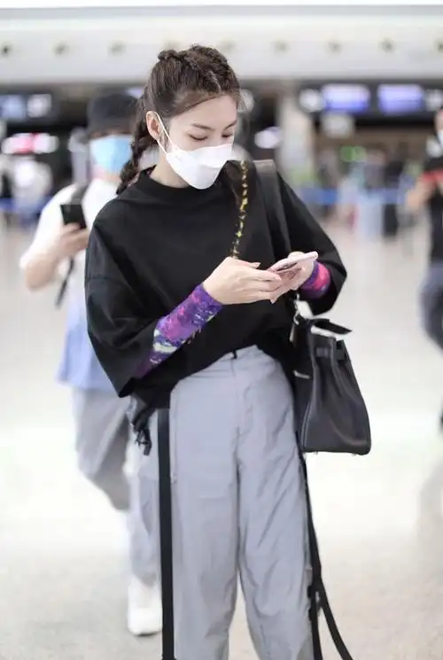 2020年6月9日,长沙,张雨绮机场街拍.