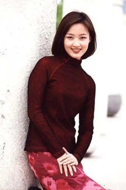 赵子琪青涩旧照曝光,曾为央视《生活》栏目主持人