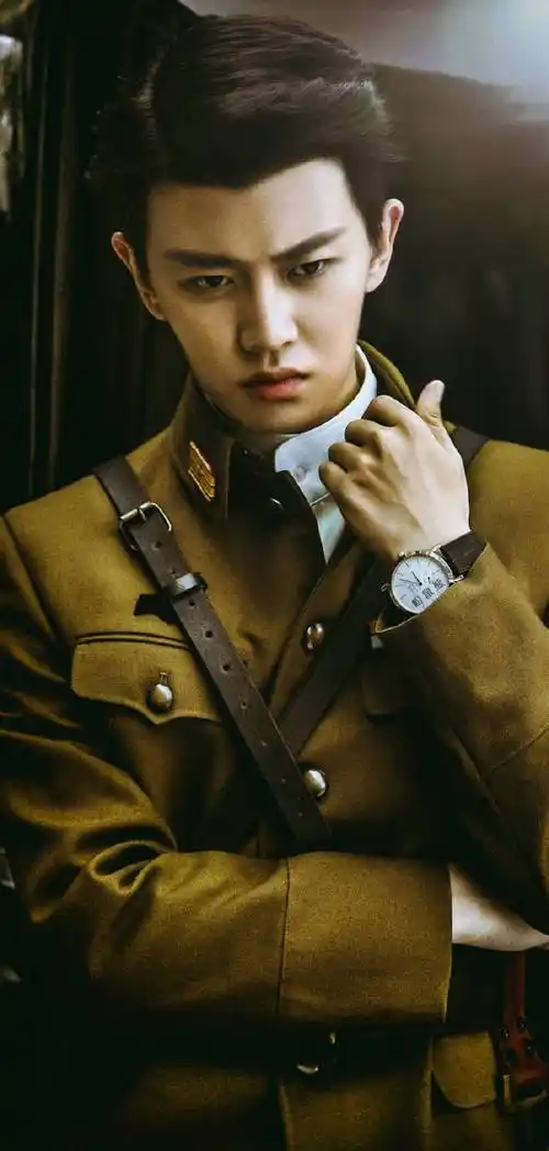 任嘉伦超话#穿军装a到爆的男明星#任嘉伦必须有姓名,军装超man超a的叶