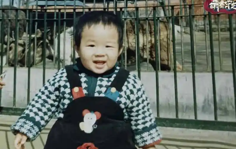 德云社童年照公开,杨九郎栾云平没变样,于谦照片像"亲子鉴定"_小时候