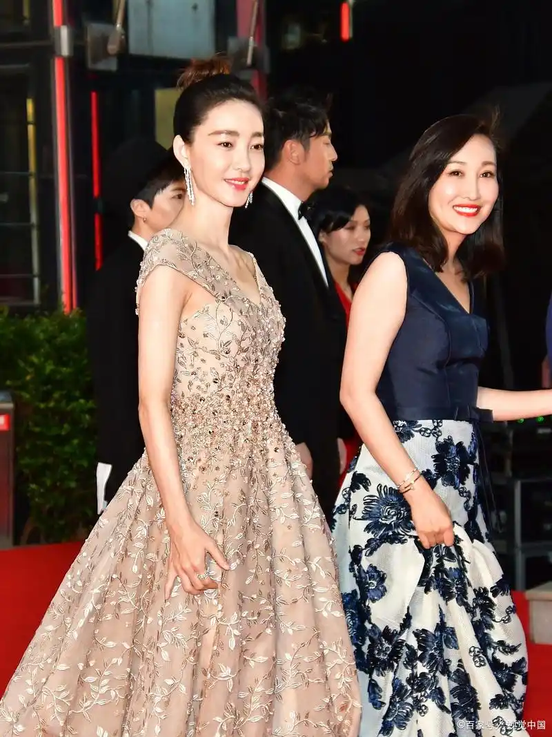 反转!王丽坤名下没有4000万豪宅,只有一套房一辆奔驰车,太委屈!