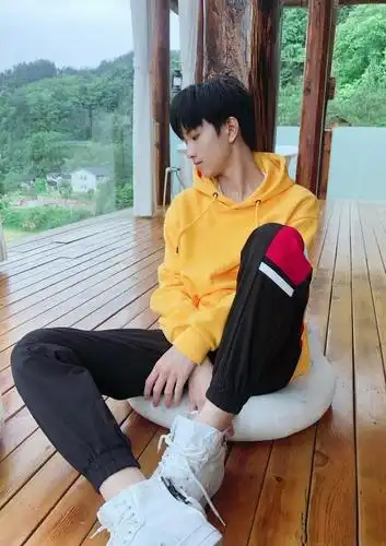 敖子逸夏日少年的穿搭,清新活力满分,16岁的阳光大男孩