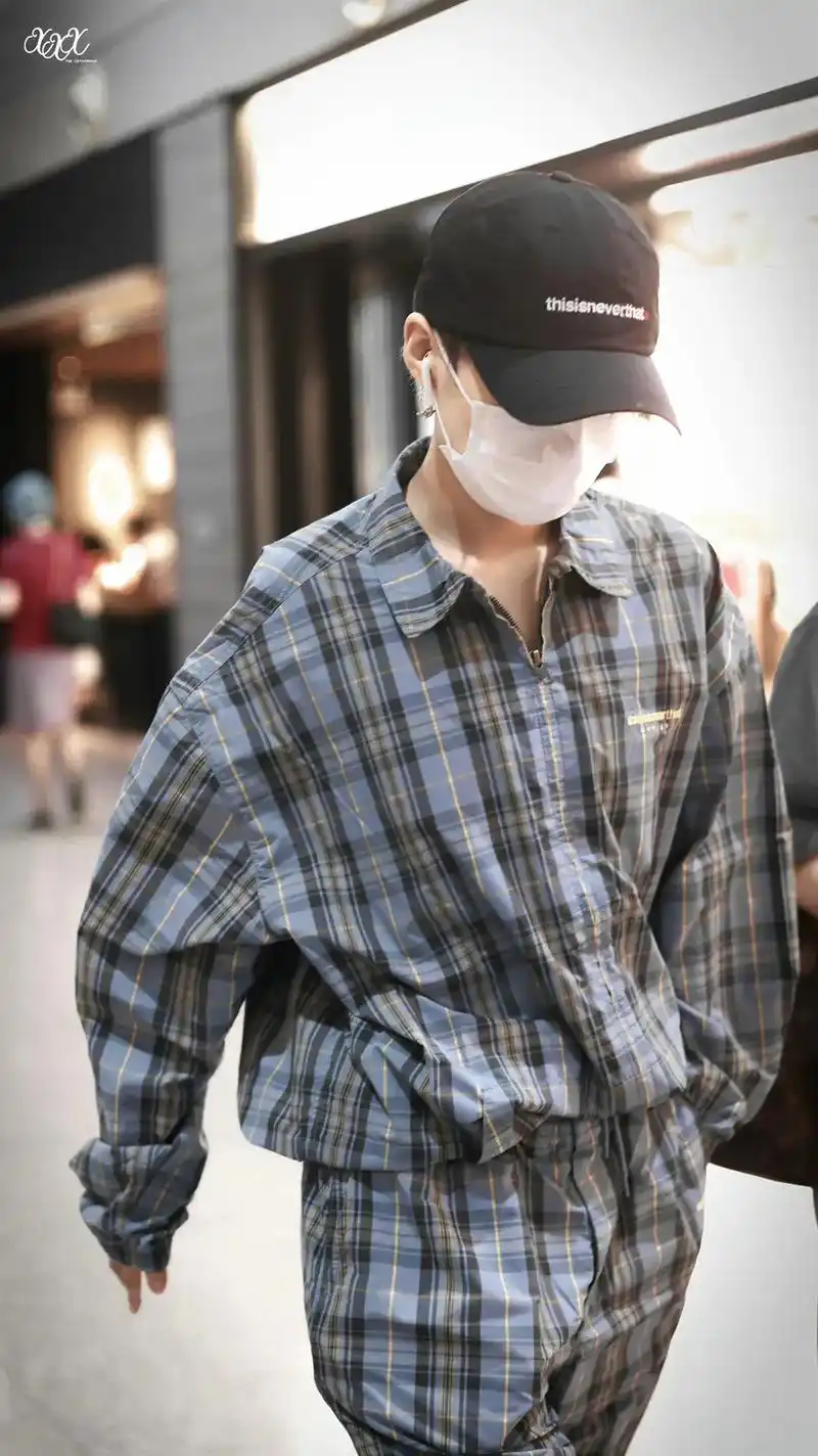 刘雨昕 #机场穿搭 #我的神仙爱豆 #神仙颜值 #向全世界 - 抖音