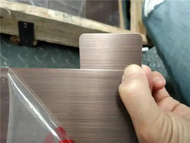 咖啡色拉丝不锈钢板也叫咖啡色发纹不锈钢板1220宽 mm产品规格:佛山市