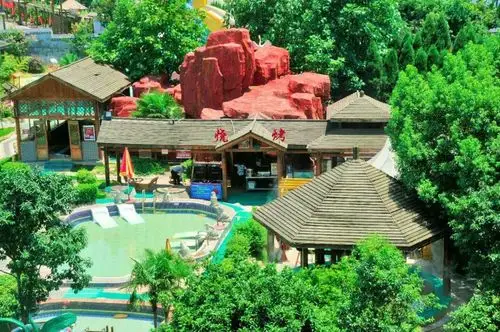 宁乡61金太阳温泉水上乐园送逆漂石仑关花海一日游￥99