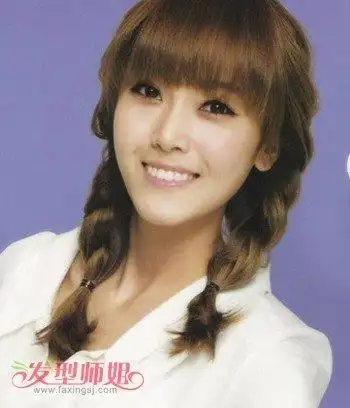 简单的直发两侧麻花辫 两侧麻花辫子发型图片